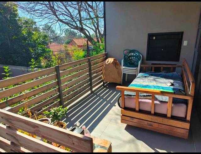 2 BEDROOM APARTMENT FOR SALE IN MENLO PARK